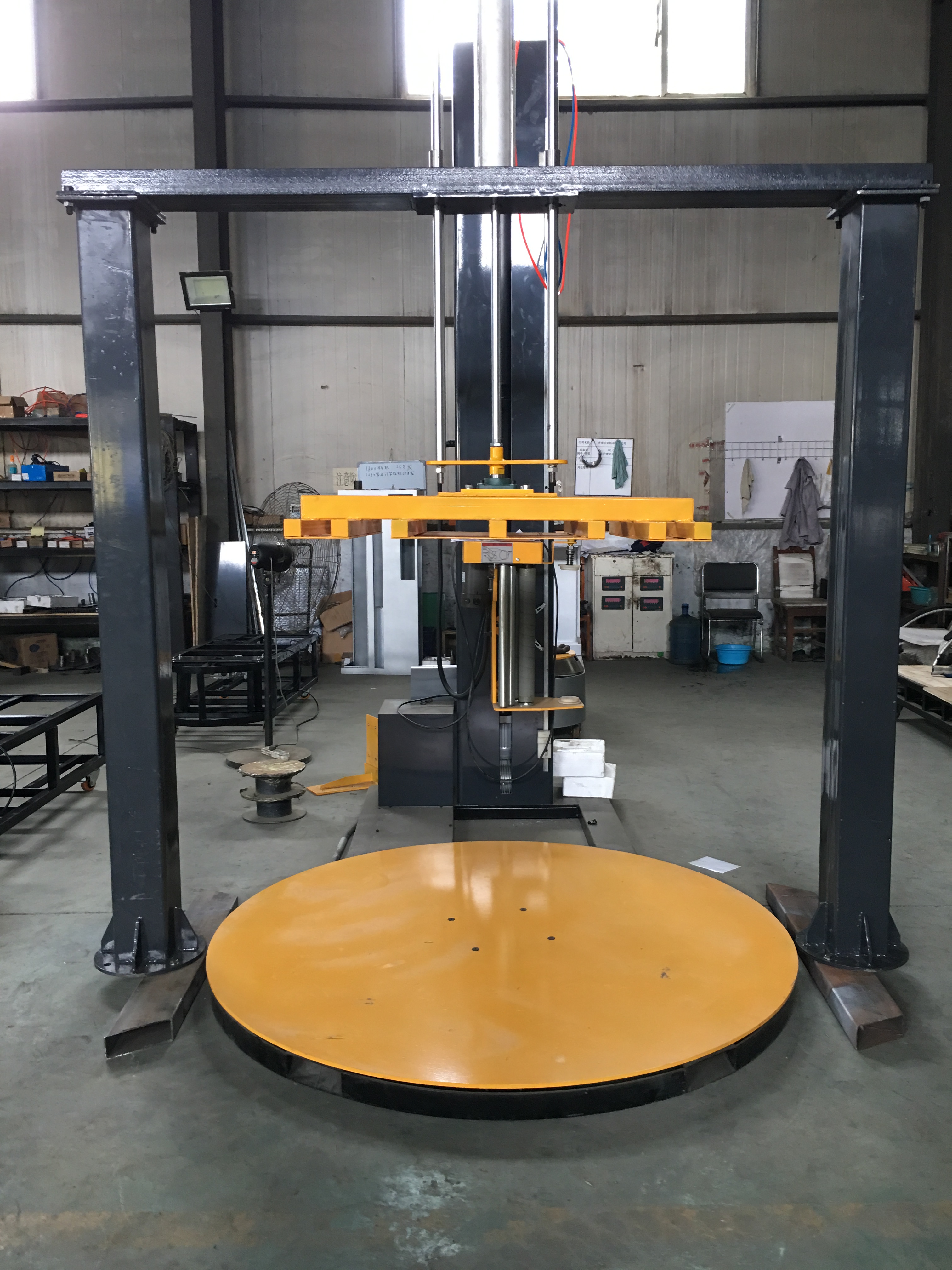 什么情況下需要選擇壓頂纏繞包裝機。